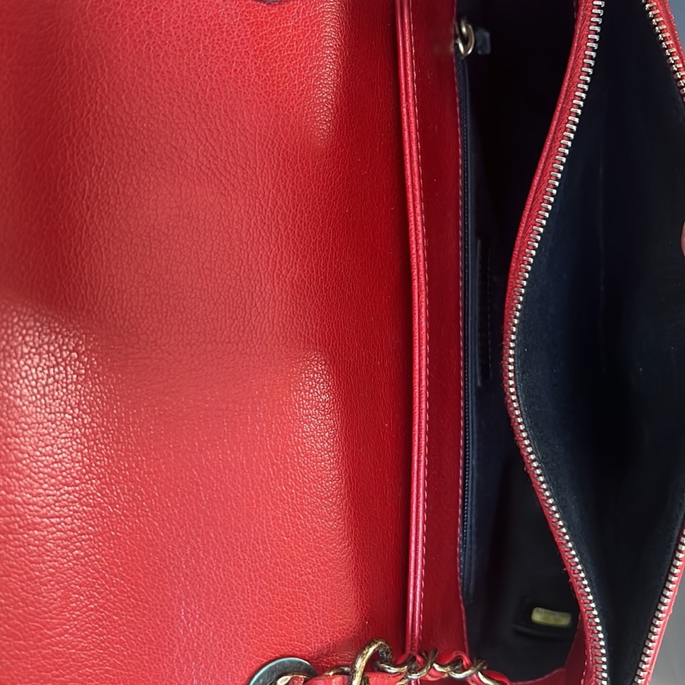 SOLD!❌ Chanel Red Calfskin Coco Curve Flap Medium - Picture 9 of 17